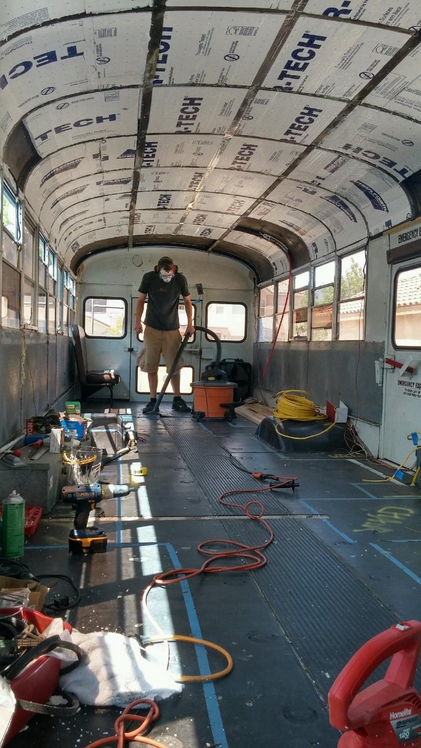 Começando os tratos por dentro do ônibus