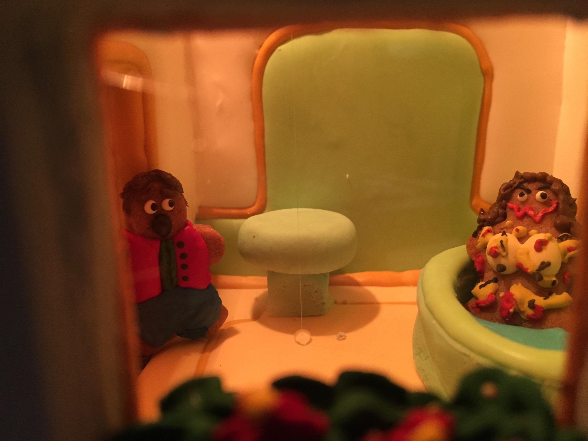 Família recria hotel e cenas de ‘O Iluminado’ usando doces e biscoitos