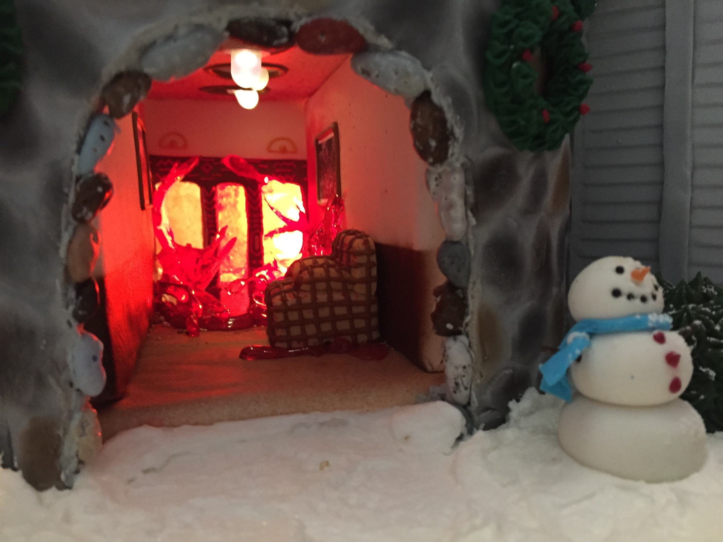 Família recria hotel e cenas de ‘O Iluminado’ usando doces e biscoitos
