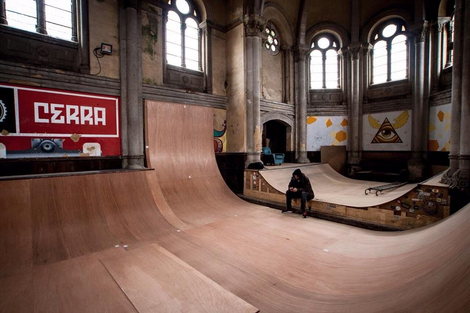 Confira a igreja centenária que virou uma incrível pista de skate
