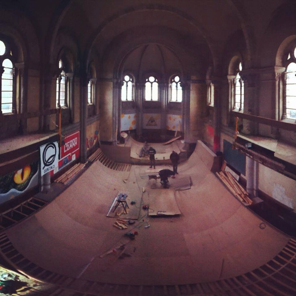 Confira a igreja centenária que virou uma incrível pista de skate