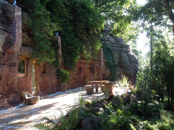 Inglês gasta o equivalente a R$ 935 mil para transformar caverna em lar