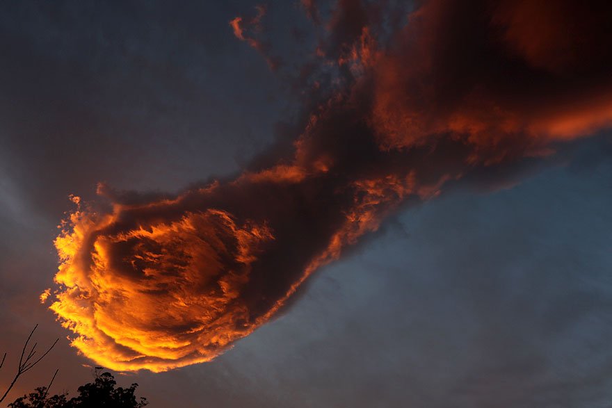 “Mão divina”: foto de nuvem viraliza na internet