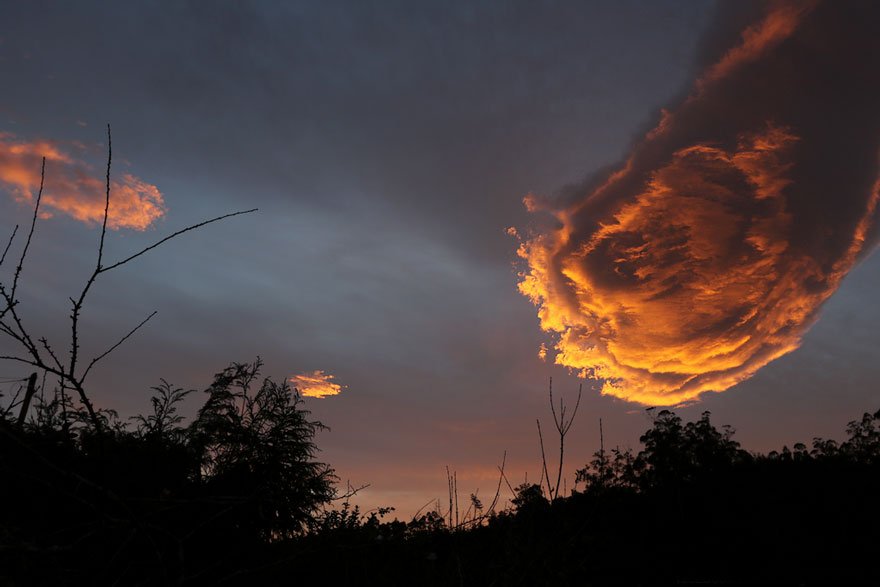 “Mão divina”: foto de nuvem viraliza na internet