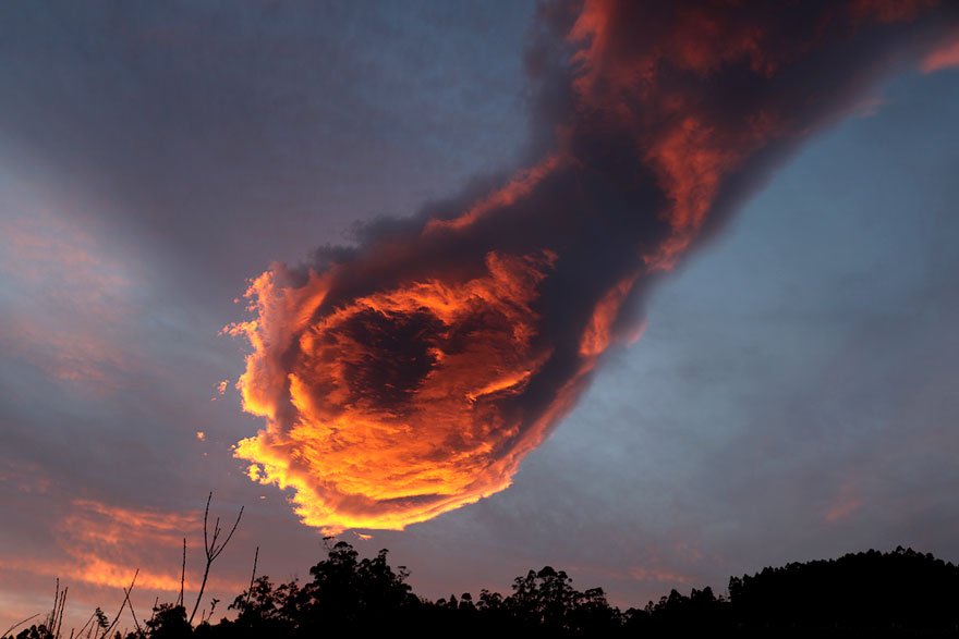 “Mão divina”: foto de nuvem viraliza na internet