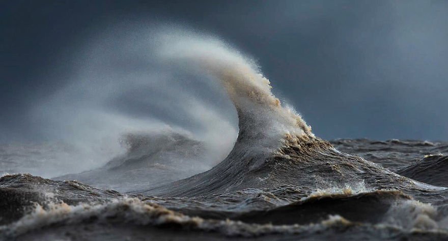 Veja uma galeria com fotos impressionantes de ondas marinhas