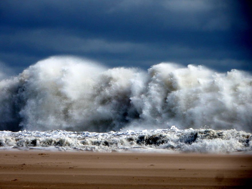 Veja uma galeria com fotos impressionantes de ondas marinhas