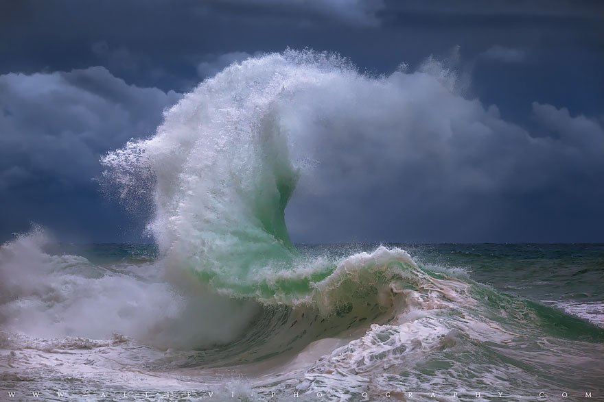 Veja uma galeria com fotos impressionantes de ondas marinhas