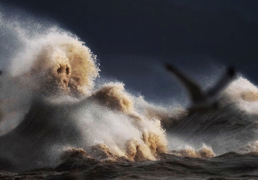 Veja uma galeria com fotos impressionantes de ondas marinhas