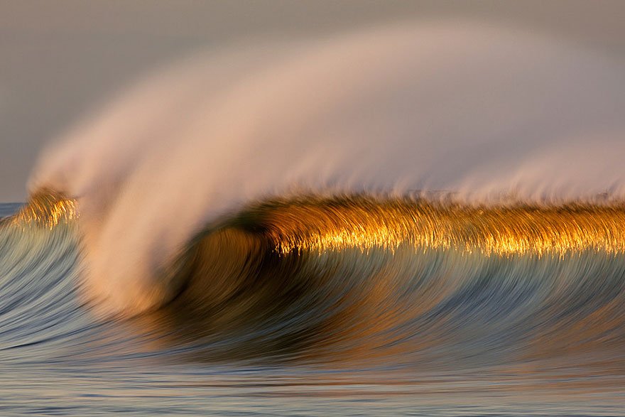 Veja uma galeria com fotos impressionantes de ondas marinhas