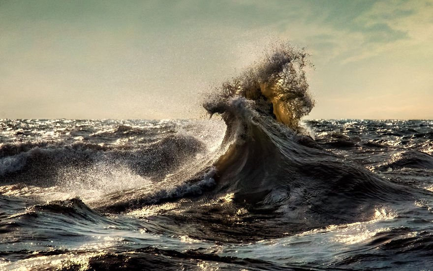 Veja uma galeria com fotos impressionantes de ondas marinhas