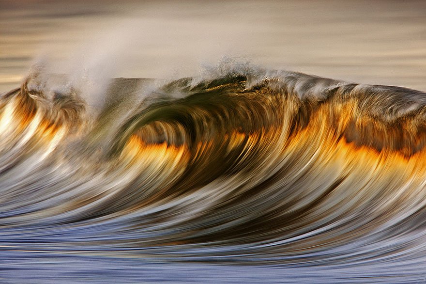 Veja uma galeria com fotos impressionantes de ondas marinhas