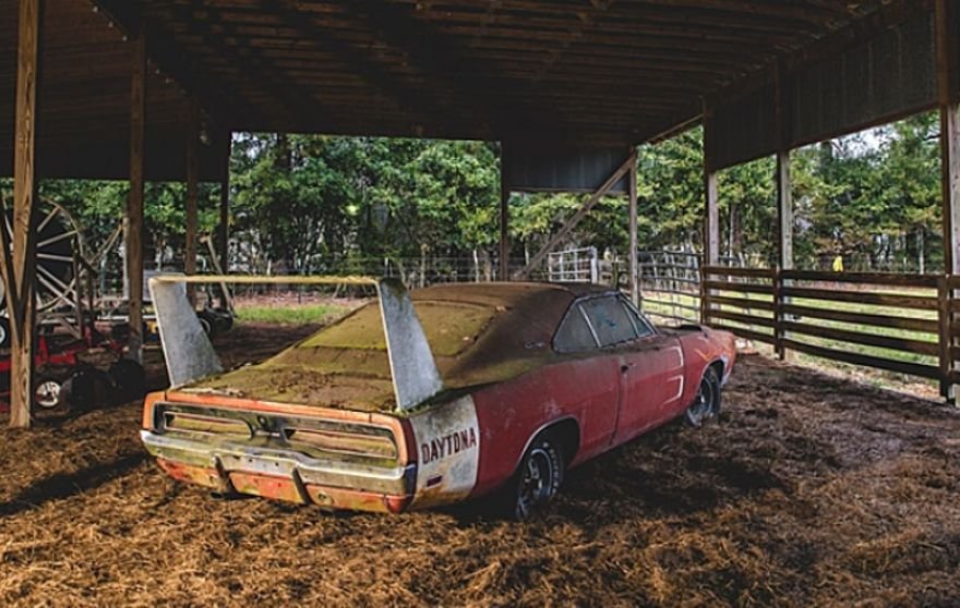 Joias sobre rodas 2: confira mais 5 carros abandonados que valem milhões