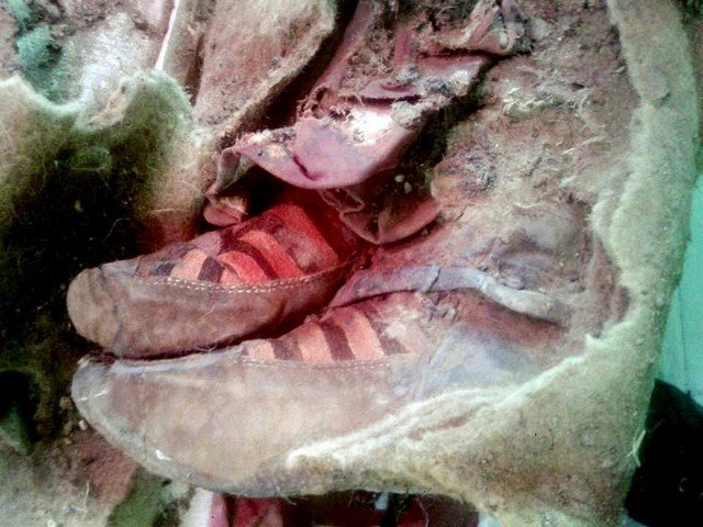 Múmia de 1,5 mil anos é encontrada usando tênis – como isso é possível?