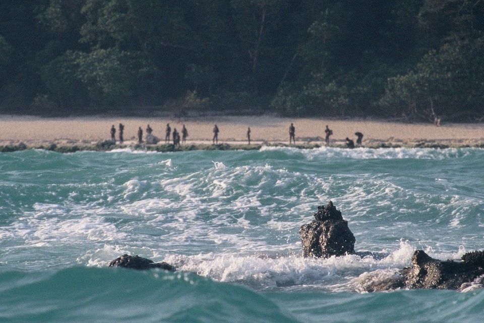 Conheça a tribo isolada em ilha que rejeita contato com mundo exterior -Uma Ilha Habitada por Canibais