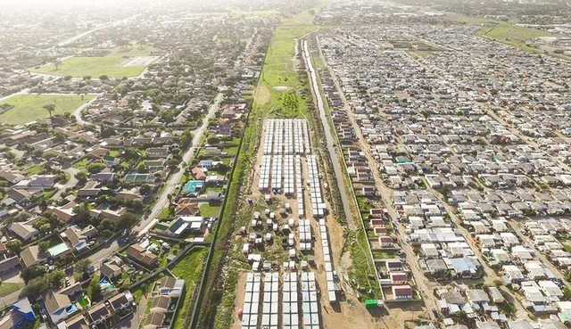 Com drones, fotógrafo registra o contraste entre habitações ricas e pobres
