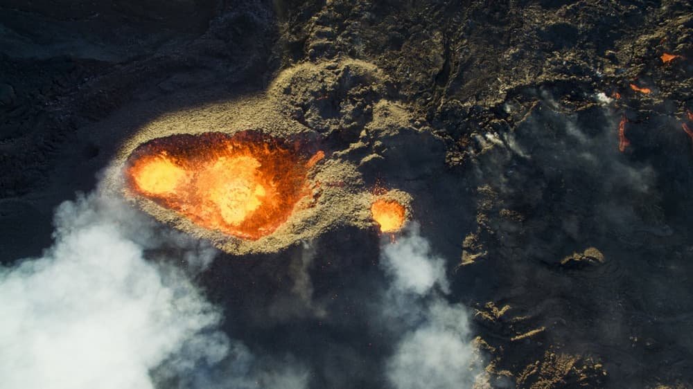 Vulcão Piton de la Fournaise, localizado na ilha de Reunião, próxima à Madagascar