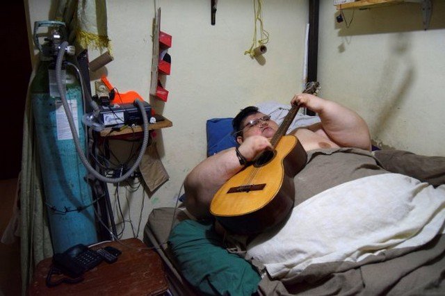 Após 6 anos sem sair da cama, homem superobeso é encaminhado a tratamento