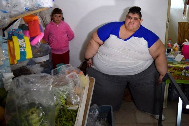Após 6 anos sem sair da cama, homem superobeso é encaminhado a tratamento