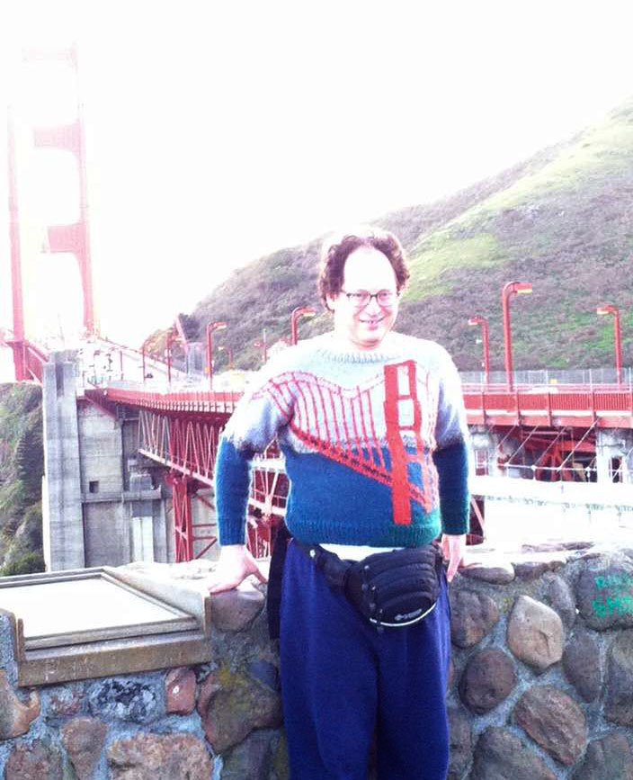 Homem faz roupas que combinam com os lugares que ele visita
