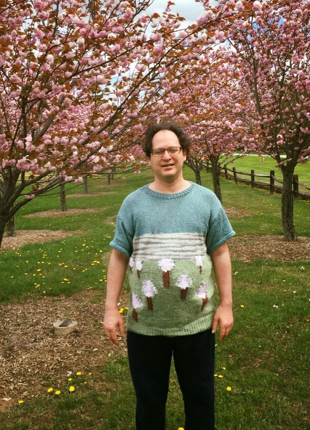 Homem faz roupas que combinam com os lugares que ele visita