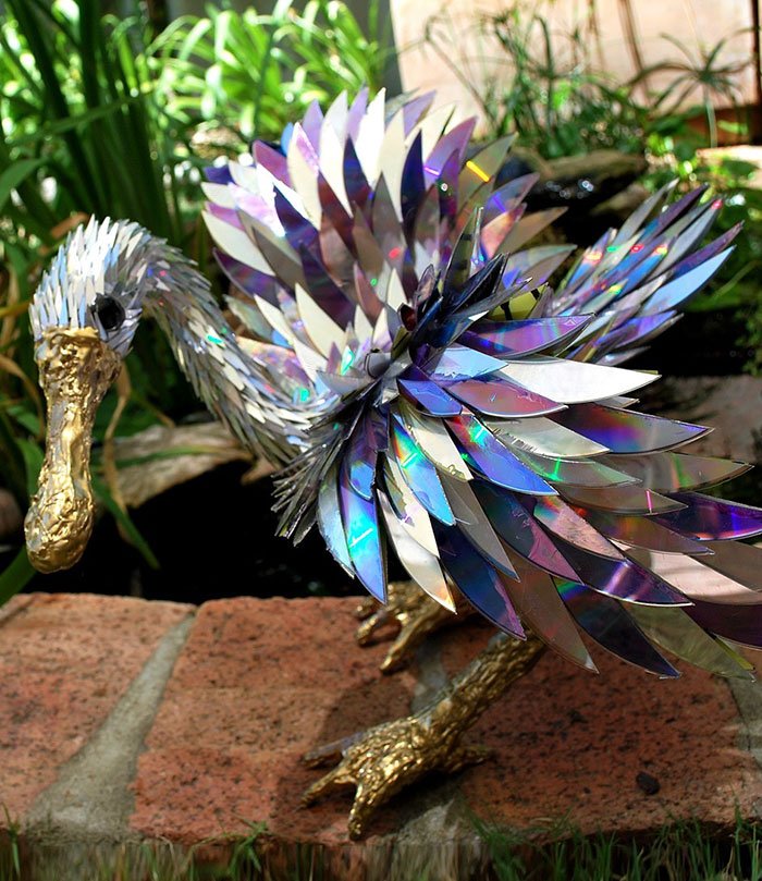 Este artista fez um verdadeiro milagre com CDs antigos