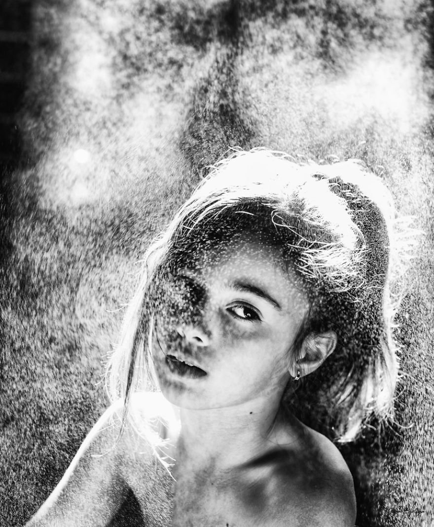 Esta mulher pediu demissão e agora ganha a vida fotografando as filhas