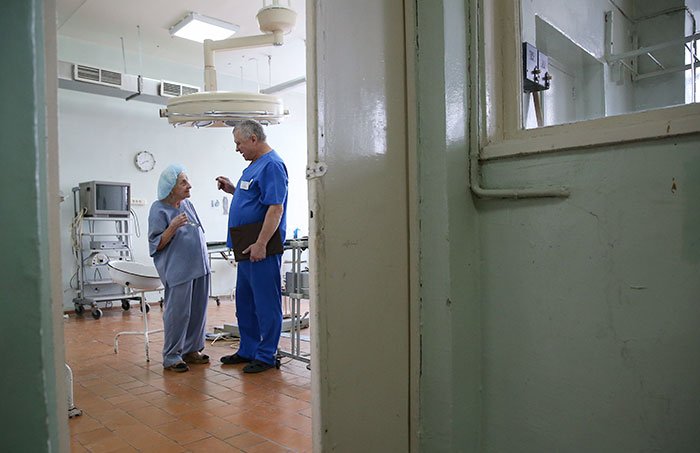 Aos 89 anos, esta médica é a cirurgiã mais velha do mundo