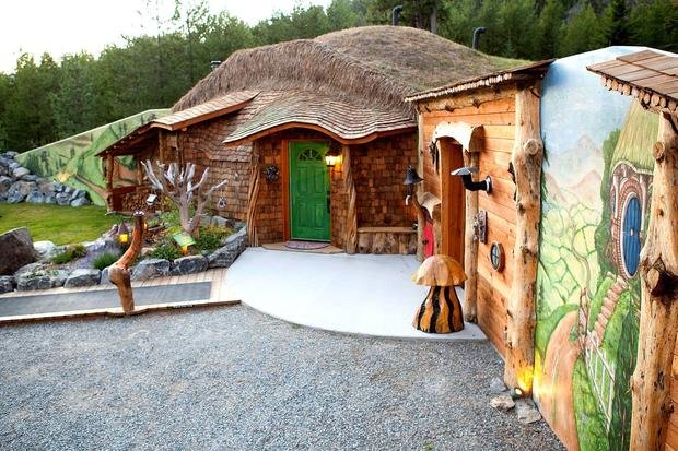 Existe uma casa de Hobbit à venda e você precisa conhecer essa belezinha