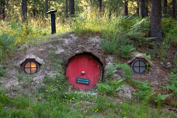 Existe uma casa de Hobbit à venda e você precisa conhecer essa belezinha