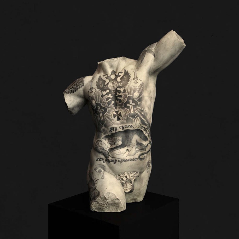 Esculturas clássicas com tatuagens mafiosas? Por que não?