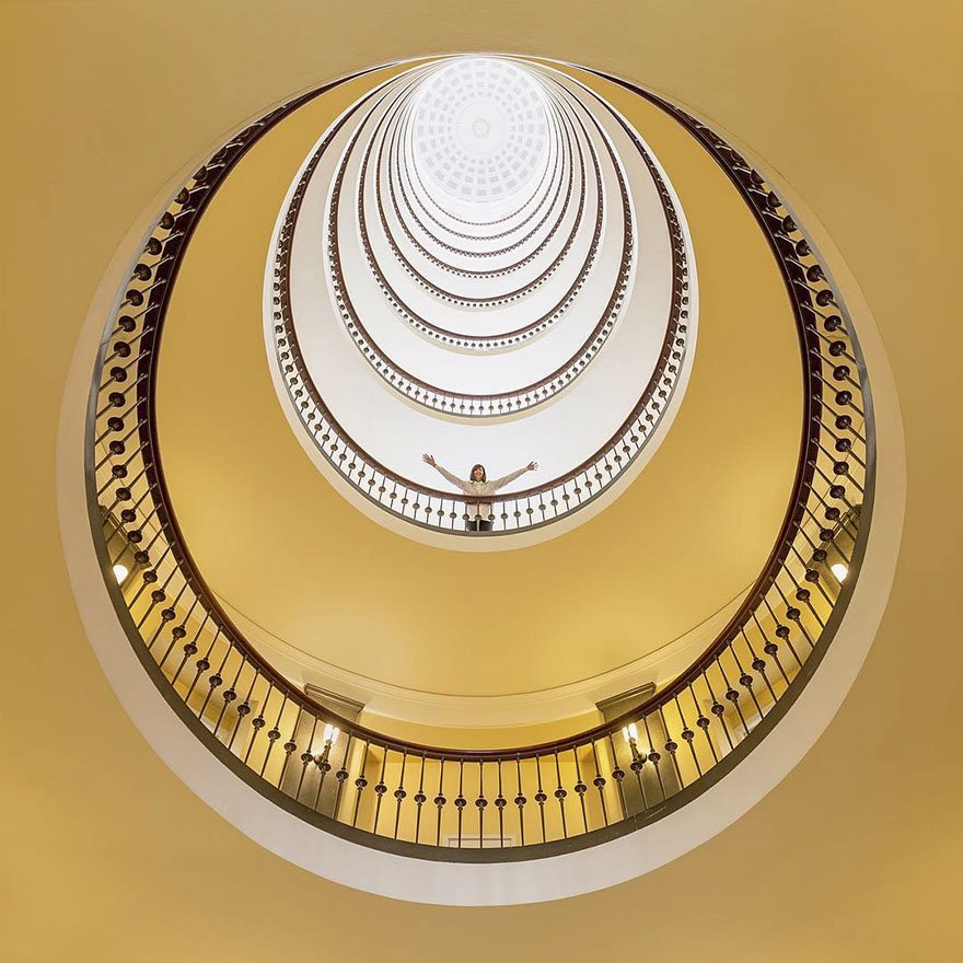 Este casal fez fotos arquitetonicamente lindas ao redor do mundo