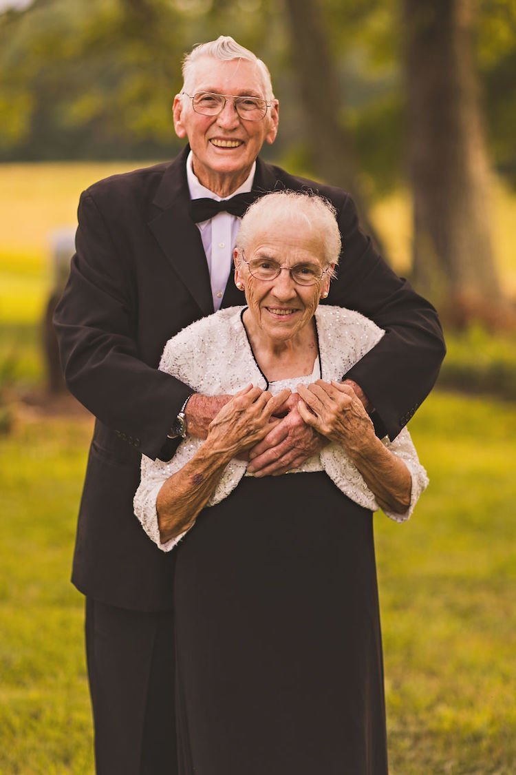 65 anos juntos: o ensaio emocionante de um marido e sua esposa com demência