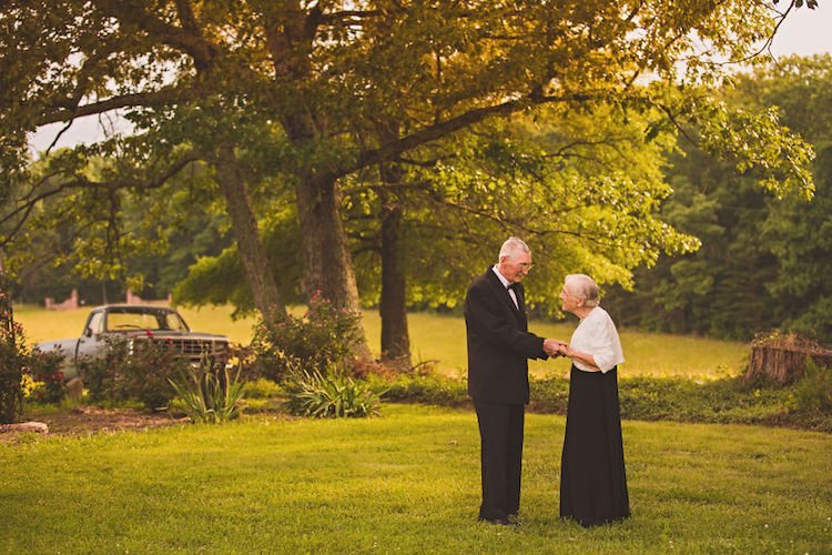 65 anos juntos: o ensaio emocionante de um marido e sua esposa com demência