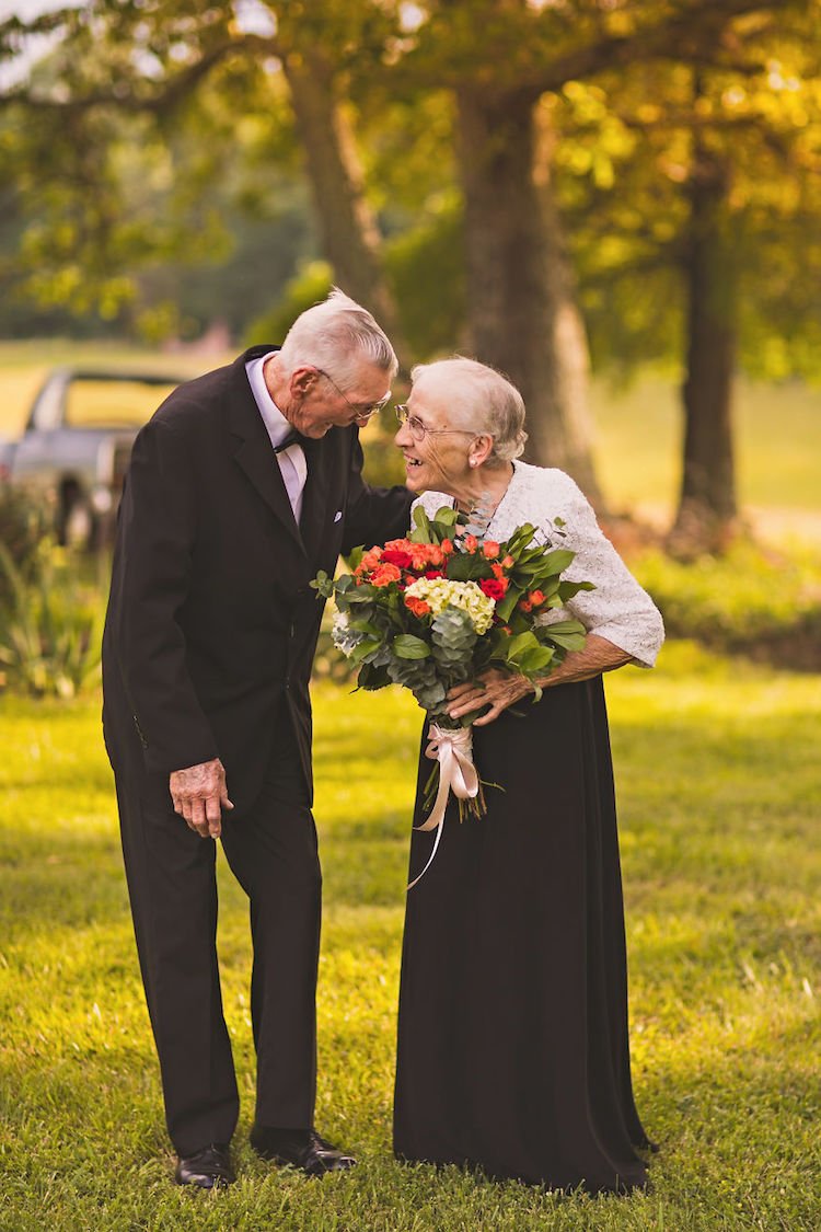 65 anos juntos: o ensaio emocionante de um marido e sua esposa com demência