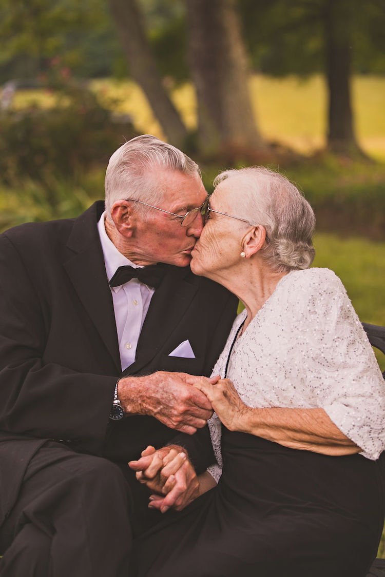 65 anos juntos: o ensaio emocionante de um marido e sua esposa com demência