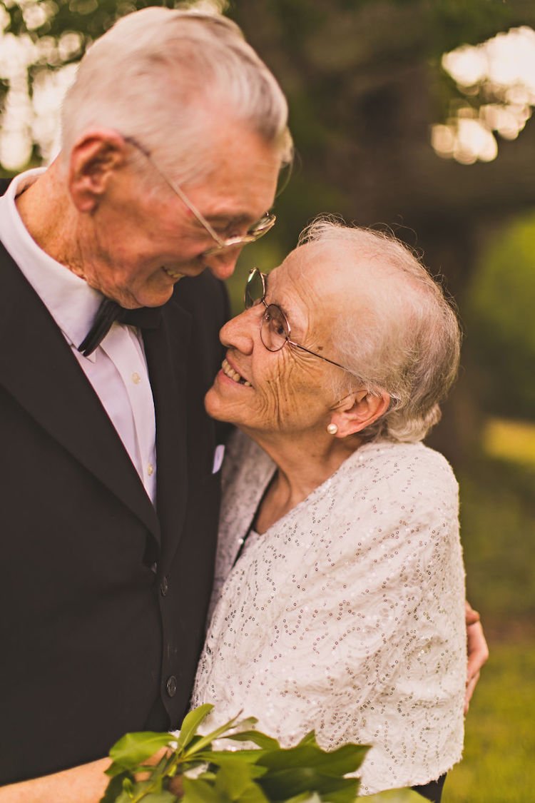 65 anos juntos: o ensaio emocionante de um marido e sua esposa com demência