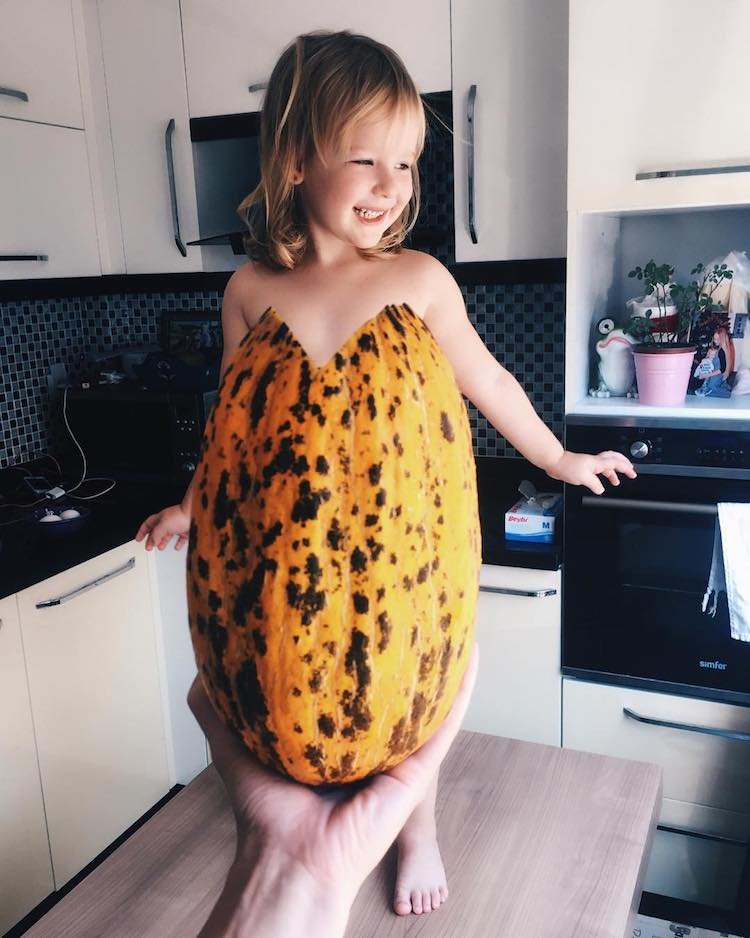 Artista “veste” sua filha com elementos da natureza e o resultado é lindo