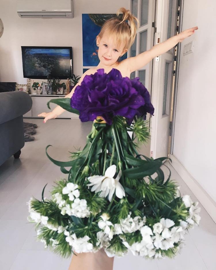 Artista “veste” sua filha com elementos da natureza e o resultado é lindo