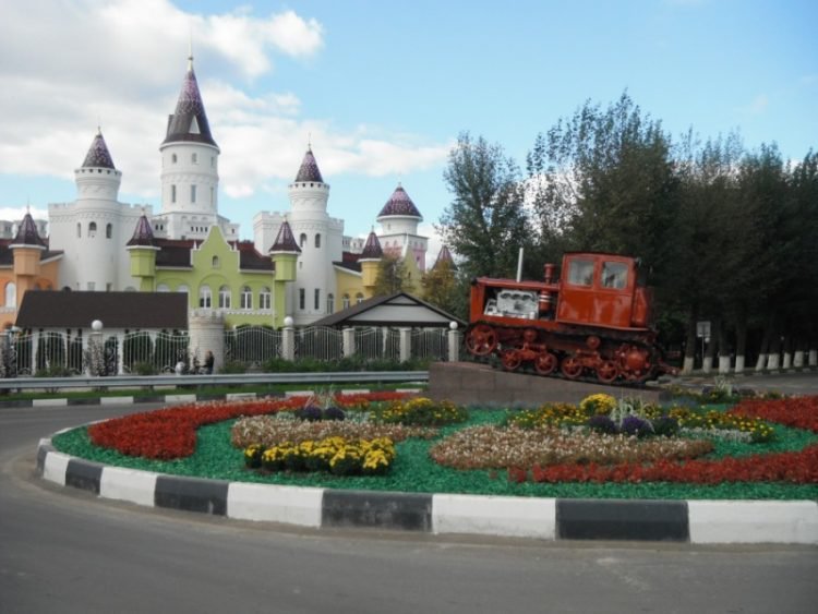 Conheça o jardim de infância construído em formato de castelo