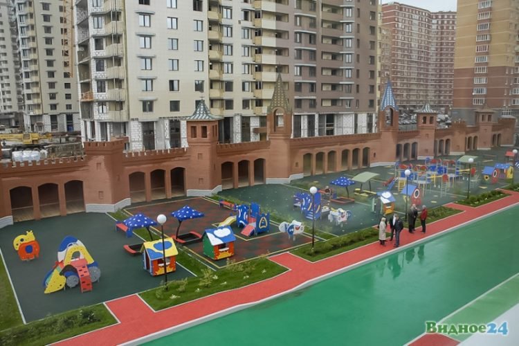 Conheça o jardim de infância construído em formato de castelo