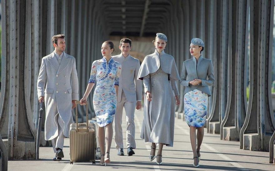 As roupas destes comissários deixam as outras companhias aéreas no chinelo