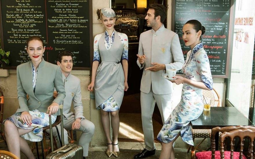 As roupas destes comissários deixam as outras companhias aéreas no chinelo