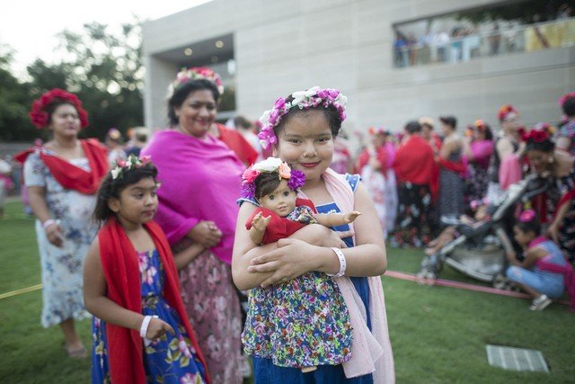 Mais de mil pessoas se vestem de Frida Kahlo para quebrar recorde