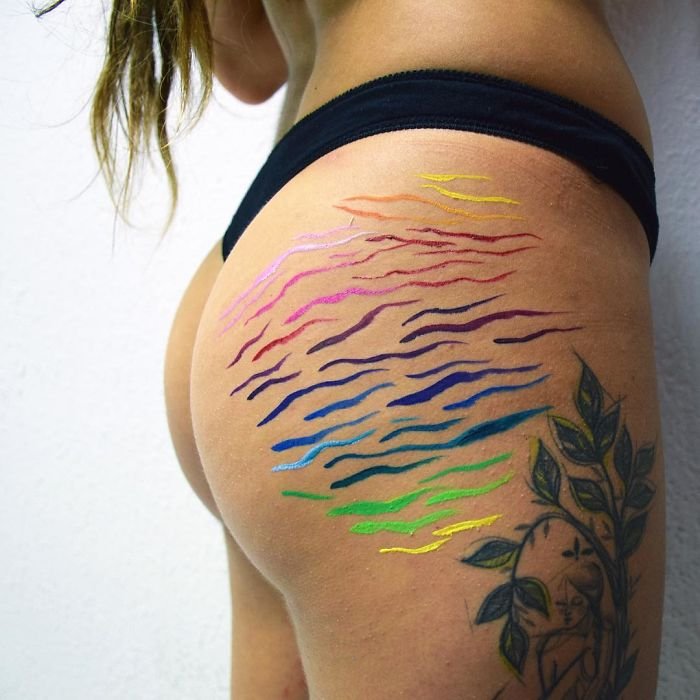 Artista espanhola transforma “imperfeições” femininas em arte