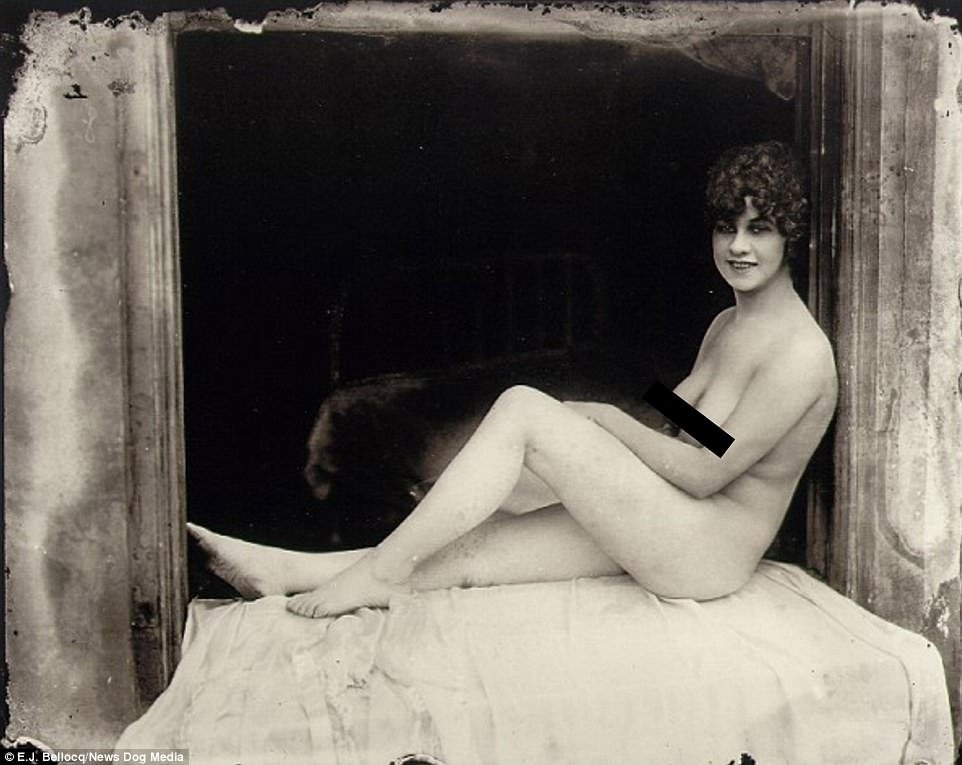 Profissão mais antiga do mundo: Fotos mostram prostitutas de 1 século atrás