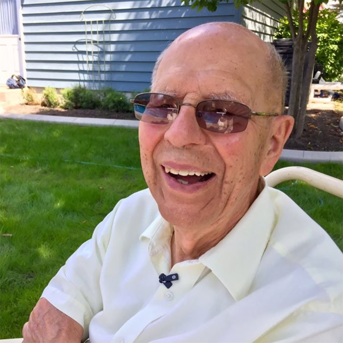 Aos 94 anos, viúvo achou uma forma linda de combater a solidão