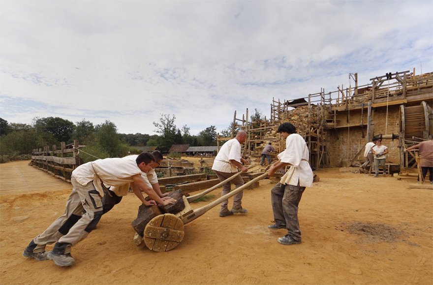 Este incrível castelo está sendo construído com técnicas medievais