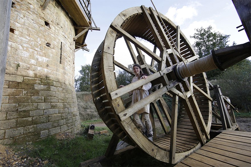 Este incrível castelo está sendo construído com técnicas medievais