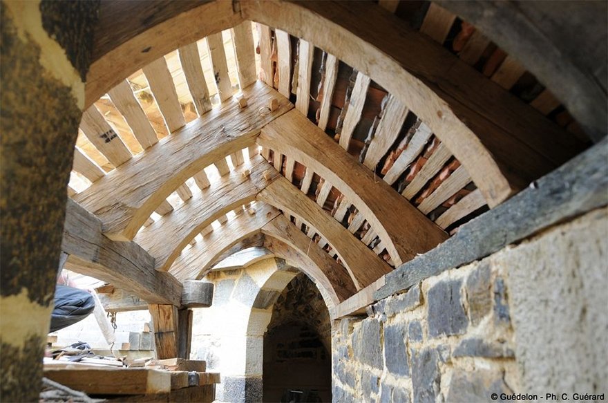 Este incrível castelo está sendo construído com técnicas medievais